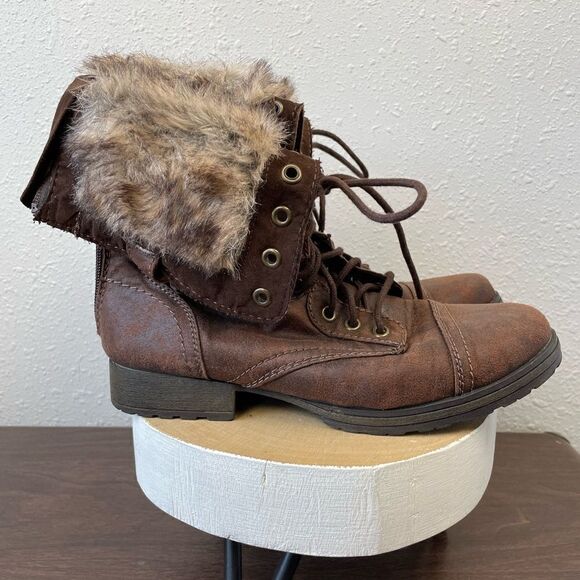 JustFab Faux Leather and Fur Lined Booties Size 8 EUC - Picture 1 of 8